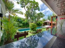 Вилла Kalimaya II, Коктейль-бар